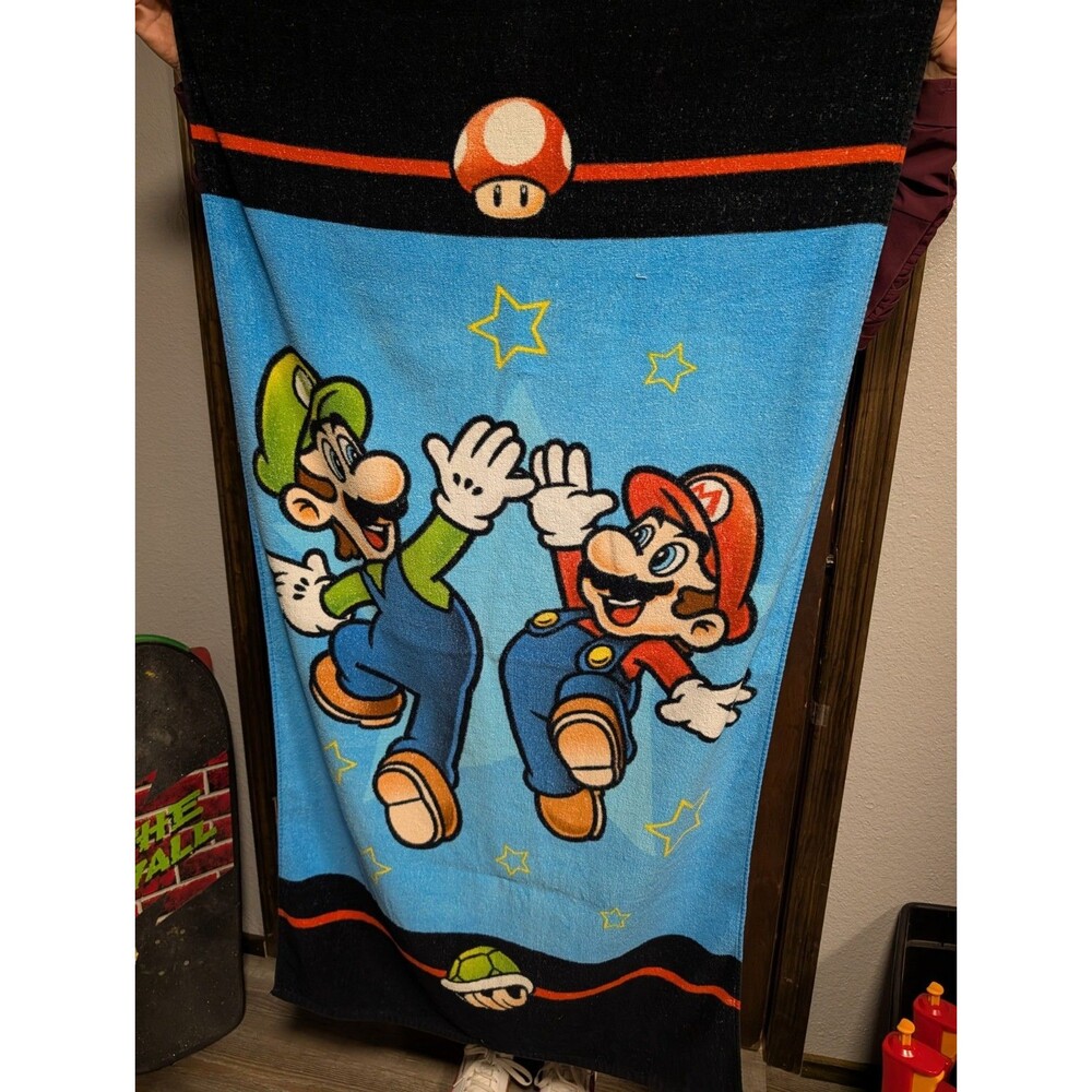 2012 Nintendo Super Mario Bros. Beach Towel Luigi Mario Red Blue Green
